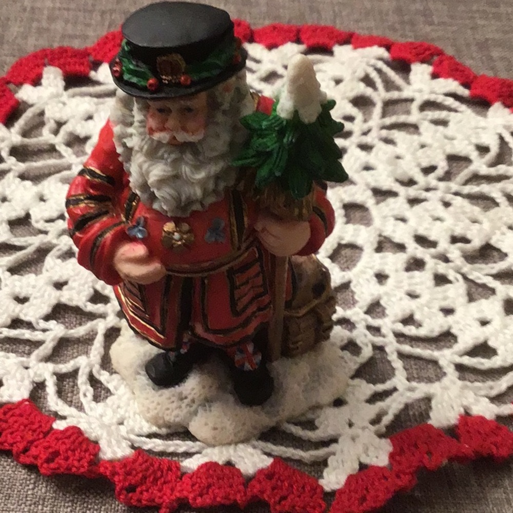 poly Santa - Picture 2 of 4